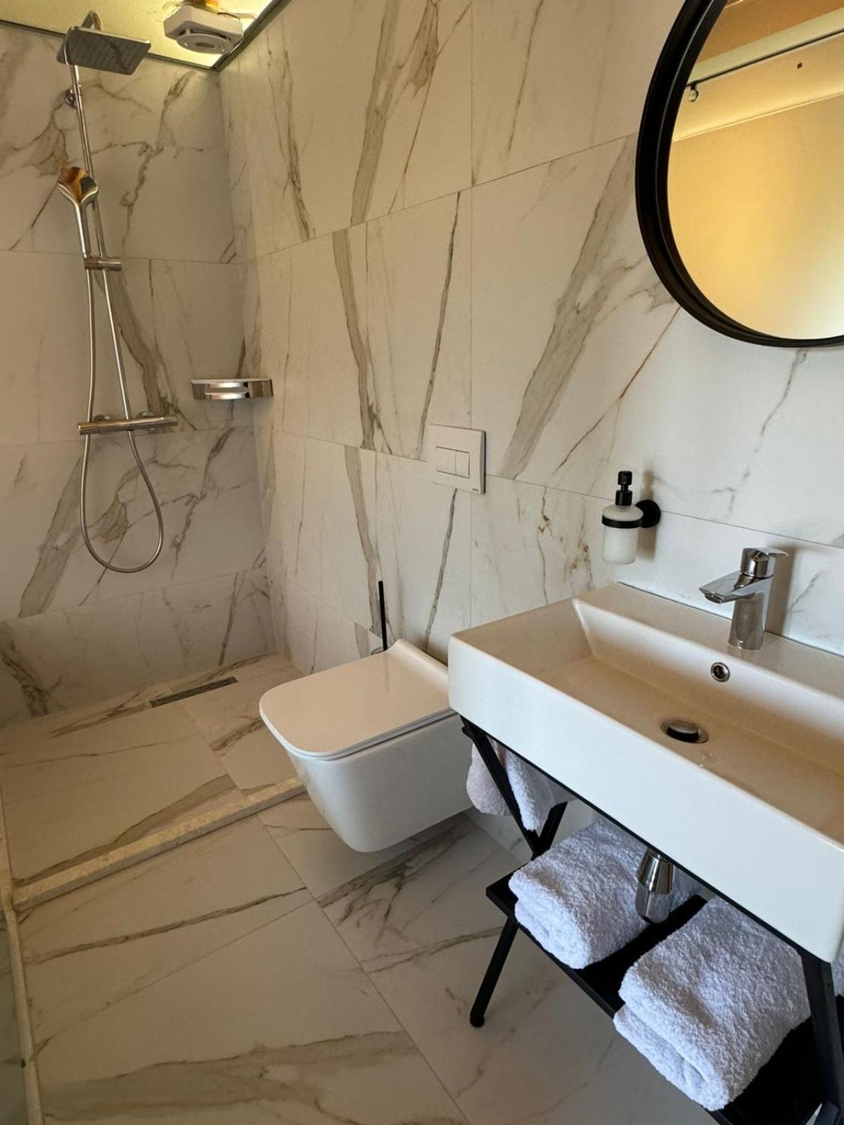 Guesthouse Marku - Mrizi I Zanave Fishte Exteriör bild