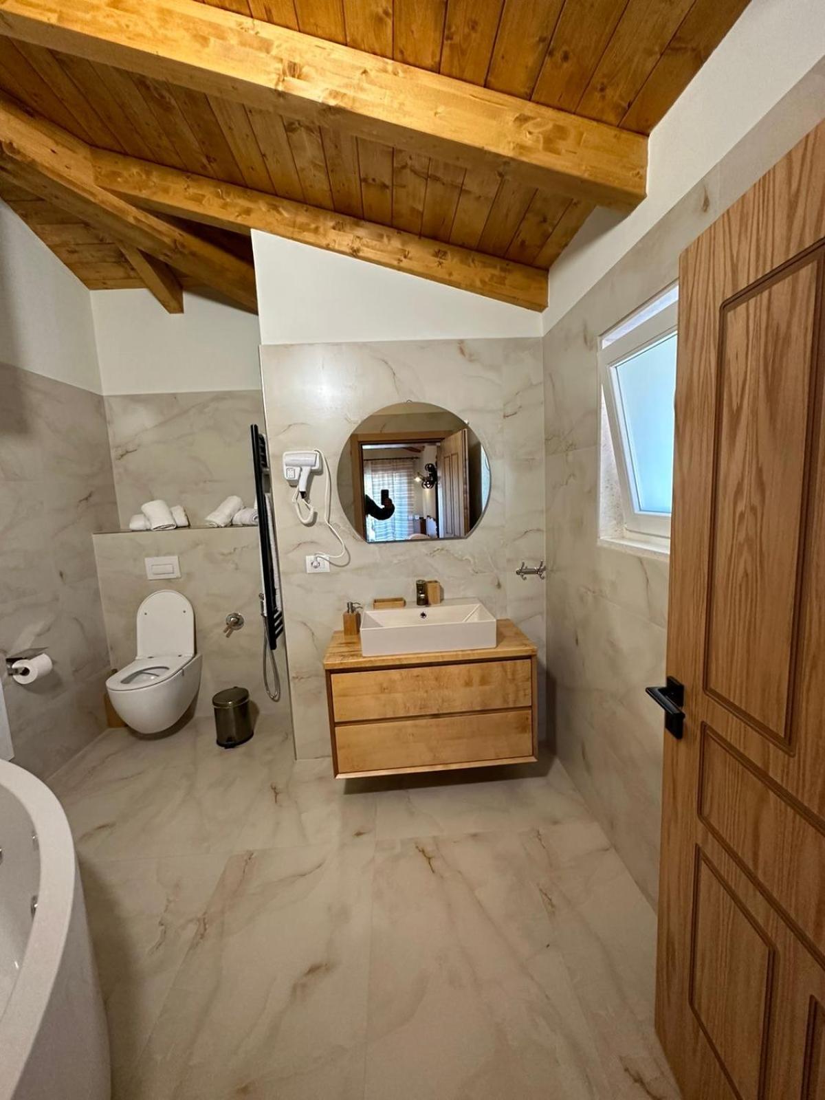 Guesthouse Marku - Mrizi I Zanave Fishte Exteriör bild